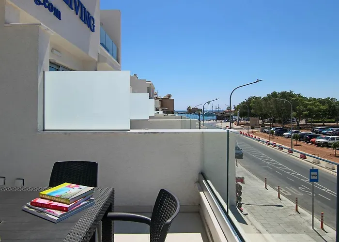 Phaedrus Living - Seaside Luxury Flat Harbour 108