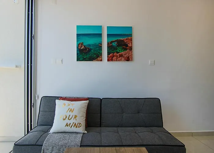 Phaedrus Living - Seaside Luxury Flat Harbour 108